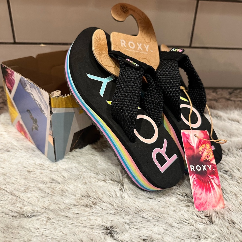 Roxy Black Sandals with Multicolor Sole